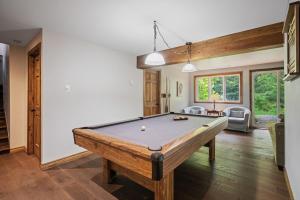 Τραπέζι μπιλιάρδου στο Le Chic Montagnard - Chalet with HOT TUB and pool
