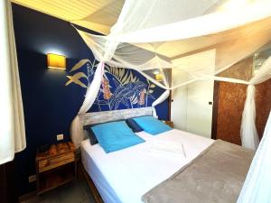 Ένα ή περισσότερα κρεβάτια σε δωμάτιο στο Gîtes LAMATELIANE +66 φωτογραφίες