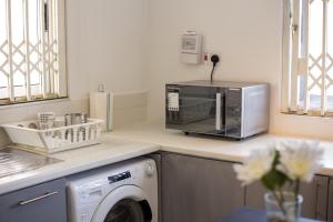 Η κουζίνα ή μικρή κουζίνα στο Haven Seven Property - 1 bedroom, 2 bedroom, 3 bedroom Executive options