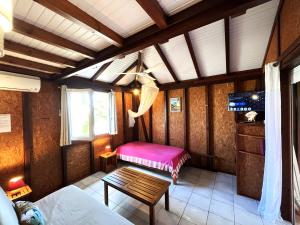 Μια τηλεόραση ή/και κέντρο ψυχαγωγίας στο Gîtes LAMATELIANE