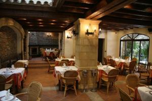 Restaurace v ubytování Hostal Torre de Guzmán
