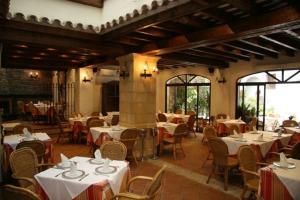 Un restaurant sau alt loc unde se poate mânca la Hostal Torre de Guzmán
