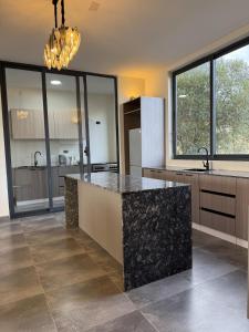 Φωτογραφία από το άλμπουμ του Elegant 3BR Apartment Overlooking Addis Skyline-1B στο Αντίς Αμπέμπα