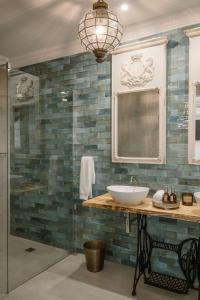 O baie la The Tin Roof +22 fotografii