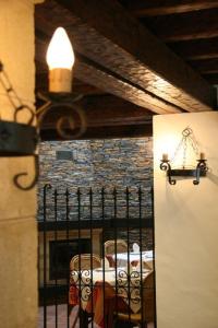 Postel nebo postele na pokoji v ubytování Hostal Torre de Guzmán