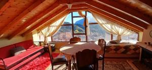 En generel udsigt til bjerge eller udsigt til bjerge taget fra lejligheden