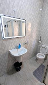 Ένα μπάνιο στο Elroihomes kyanja +15 φωτογραφίες