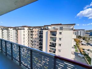 balcone con vista sugli edifici di Vivo Metro Amethyst noua noua a Floreşti