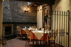Restaurace v ubytování Hostal Torre de Guzmán