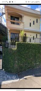 Το κτήριο όπου στεγάζεται  το διαμέρισμα