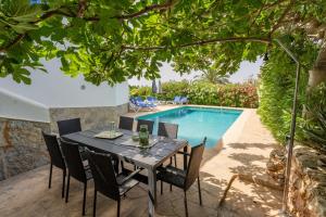 Swimmingpoolen hos eller tæt på Villa GALERA