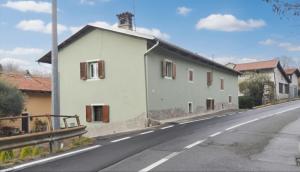 Το κτήριο όπου στεγάζεται  το διαμέρισμα