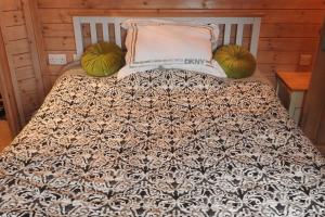 Ένα ή περισσότερα κρεβάτια σε δωμάτιο στο Alpaca Farm- Valley Views- Sleeps 4- Parking- Pets