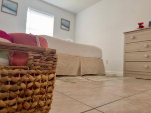 Posezení v ubytování Steps to the Sand - Private Beach Access & BBQ Grill + 43 fotografií