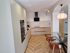 Η κουζίνα ή μικρή κουζίνα στο Hévíz Luxury by STN +2 φωτογραφίες