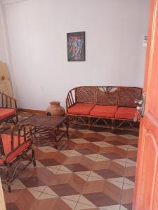 La Fábula-Verde في كوباكابانا: غرفة معيشة مع كرسيين وأريكة