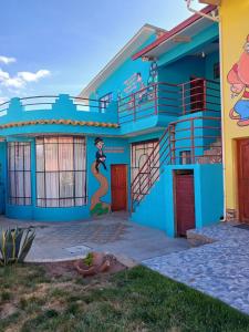 La Fábula-Verde في كوباكابانا: منزل به جدارية على جانبه +4 صور