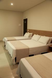 Giường trong phòng chung tại Hotel Premier Janauba