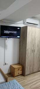 a bedroom with a bed and a desk under a bed at Apartman Neron in Soko Banja