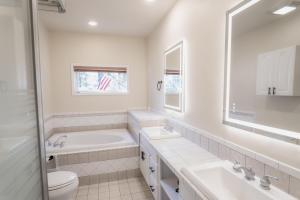 Ένα μπάνιο στο 72 Ridge Lane +29 φωτογραφίες