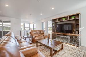 Μια τηλεόραση ή/και κέντρο ψυχαγωγίας στο 8 Mi to Denver Tech Center Business-Ready Retreat