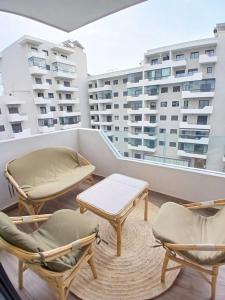 Μπαλκόνι ή βεράντα στο Cozy 2-bedroom apartment, pool view with beach access a Zenata City Eco Casablanca