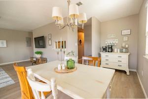 a kitchen and dining room with a table and chairs at Nole Worries! in Tallahassee