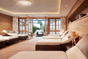 A seating area at Hotel Gletscherblick
