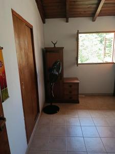 a room with a room with a fan and a window at Das Kleine Nest in Villa General Belgrano