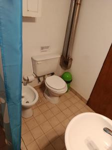 a bathroom with a toilet and a sink at Das Kleine Nest in Villa General Belgrano +12 photos