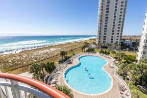 Bazén v ubytování Relaxing beachfront retreat nebo v jeho okolí