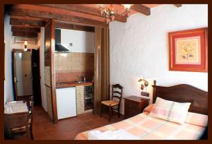 Postel nebo postele na pokoji v ubytování Hostal Torre de Guzmán