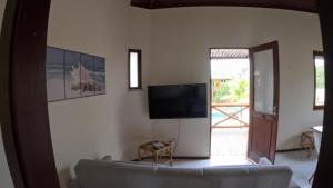 Et tv og/eller underholdning på Refúgio Amarelo na Praia da Espera