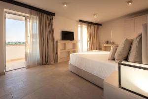 Ένα ή περισσότερα κρεβάτια σε δωμάτιο στο HOTEL BARONE DI MARE +87 φωτογραφίες