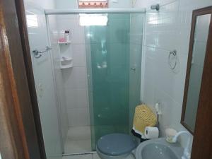 Et badeværelse på Casa no Bosque Felizcidade