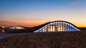 Η ανατολή ή δύση του ηλίου όπως φαίνεται από αυτό το διαμέρισμα ή από εκεί κοντά