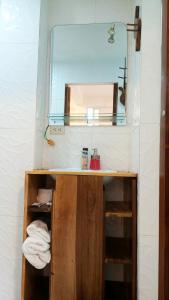 Ένα μπάνιο στο Hostal Mirada al Mar