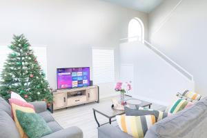 Μια τηλεόραση ή/και κέντρο ψυχαγωγίας στο Newly Remodeled Pool Villa 3BD3BA by Summerlin