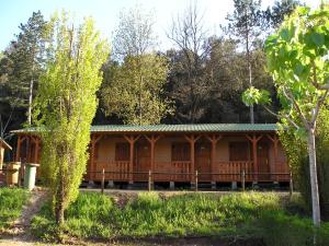 Bygningen som campingpladsen ligger i + 7 billeder