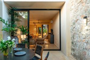 Posezení v ubytování Casa Tres Patios - 10 minutes to the airport and downtown