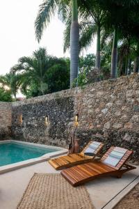 Bazén v ubytování Casa Tres Patios - 10 minutes to the airport and downtown nebo v jeho okolí