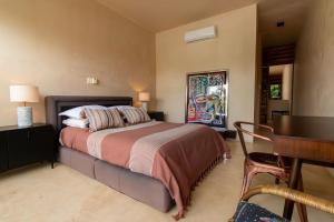 Postel nebo postele na pokoji v ubytování Casa Tres Patios - 10 minutes to the airport and downtown + 66 fotografií