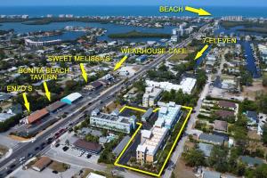 un mapa de una ciudad con calles y edificios en New Bright and fully stocked near Beach, en Bonita Springs