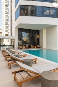 Bazén v ubytování Nomada Residences - District 225 nebo v jeho okolí