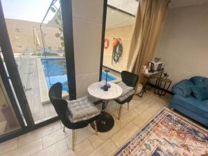 Swimmingpoolen hos eller tæt på شاليه كاسا بيرلا - Casa Pearla