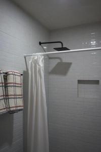 Acogedor estudio cerca del centro tesisinde bir banyo