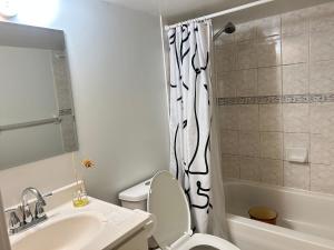 Un baño de Rumi Home Vacation