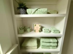 Fotografie z fotogalerie ubytování Jungle House Columbus Short North Downtown Free Parking - Near Convention Center & Nationwide Arena - 4BR Luxury Home - Sleeps 12 - Over 5,800 Five Star Stays v destinaci Columbus + 36 fotografií