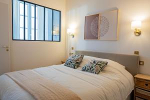 Ένα ή περισσότερα κρεβάτια σε δωμάτιο στο Normandy Cottage atypical apartment city center