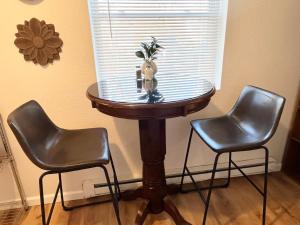 Khu vực ghế ngồi tại Rocky Court Apartments